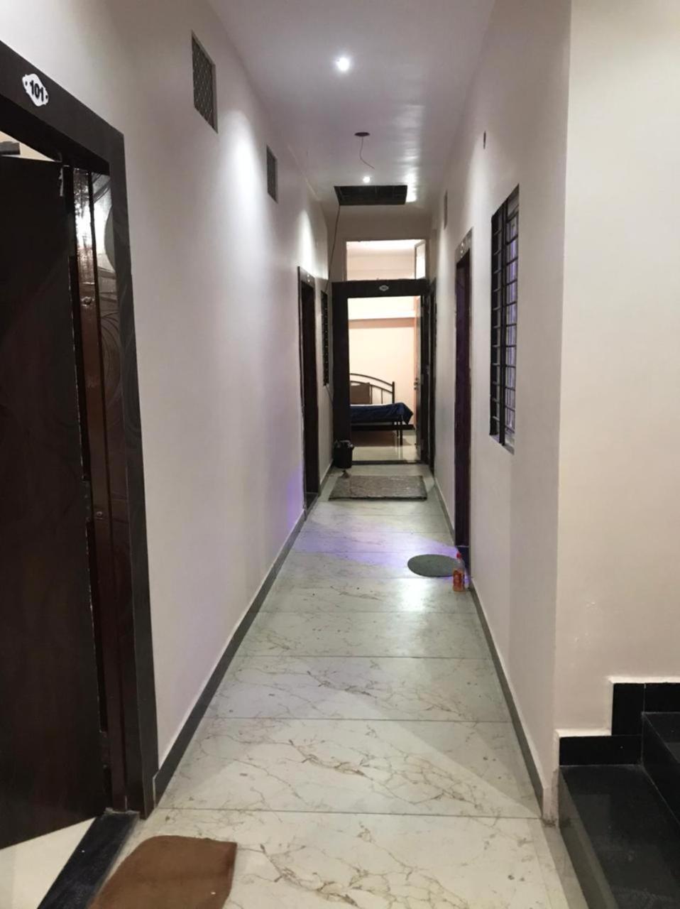 Shivlok Guest House اوجاين المظهر الخارجي الصورة